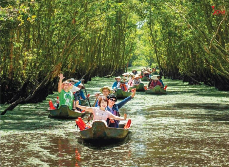 Indian tourists Mekong Delta boat tour