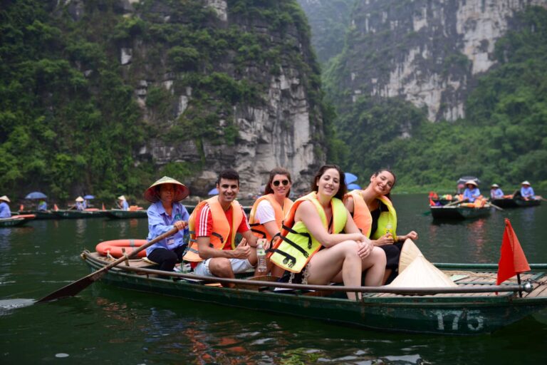 Trang-An-boat-tour-2